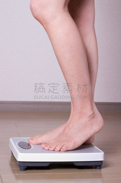 秤,踝,千克,垂直画幅,重的,四肢,浴室,人类脚趾,腿