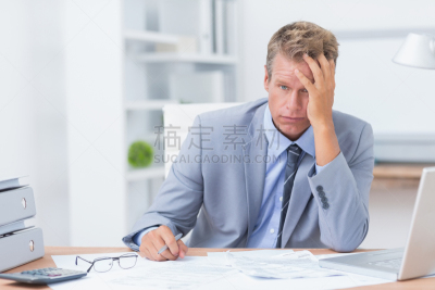前额,男商人,手,荧光棒,智慧,套装,仅男人,仅成年人,过度劳累,专业人员