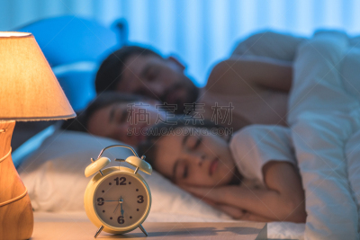 家庭,夜晚,背景聚焦,闹钟,舒服,小的,梦想,床头柜,儿童