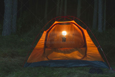 夜晚,帐篷,森林,休闲活动,水平画幅,无人,夏天,户外,灯,山