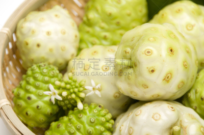 诺丽果,饮食,水平画幅,绿色,枝繁叶茂,水果,无人,白色背景,篮子,茜草科