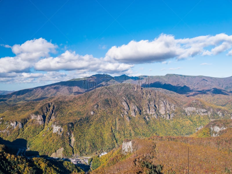 日本,山谷,风景,北海道,山,居住区,斑点,在底端,一只动物,获胜