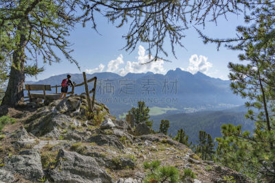 山地自行车运动,瑞士,恩佳迪纳山谷,瑞士阿尔卑斯山,女人,自行车,湖,小路,皮兹伯尼纳,夏天