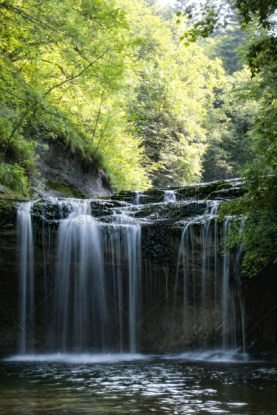 瀑布,汝拉,法国,垂直画幅,水,无人,夏天,户外,自然公园,山