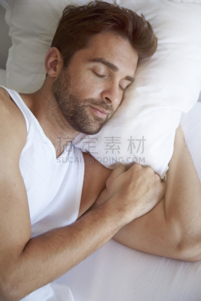 疲劳的,人的头部,马甲,床,胡茬,垂直画幅,络腮胡子,男子气概,半身像,美人