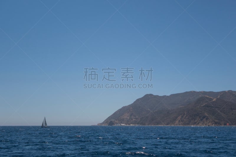 圣塔卡特莱那岛,休闲活动,水平画幅,无人,夏天,户外,阳光光束,山,地平线,有帆船