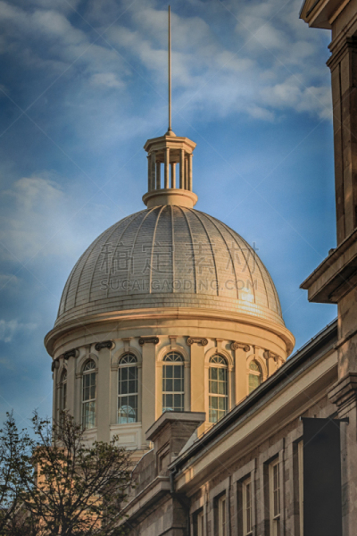 Marché Bonsecours in golden hour.