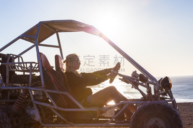 爬山四驱车,女人,小型赛车比赛,海滩车,越野吉普,青少年,车轮,水平画幅,沙子,陆用车