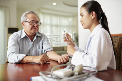 护士,平衡折角灯,灰发,亚洲人种,成年的,仅成年人,老年人,中老年人,青年人,职业
