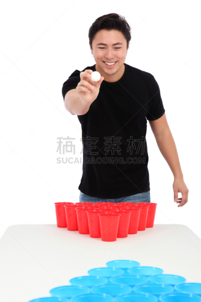 啤酒乒乓球,进行中,含酒精饮料,休闲游戏,球,运动,杯,仅男人,一个人,仅一个男人