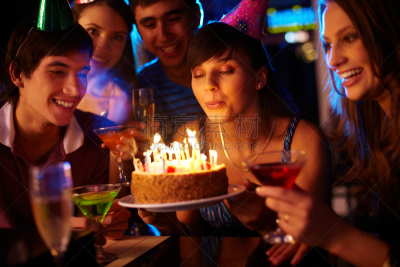 生日,票价,蜡烛,生日蜡烛,水平画幅,蛋糕,男性,甜点心,青年人,社交聚会
