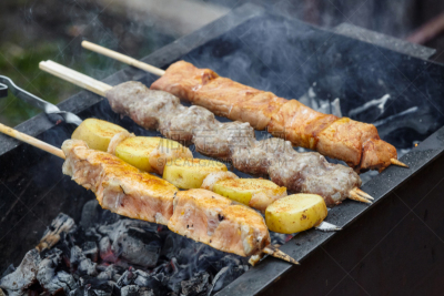 烤肉串,格子烤肉,精制土豆,烤肉架,猪肉,鱼肉,火盆,羊肉串,串肉签,水平画幅