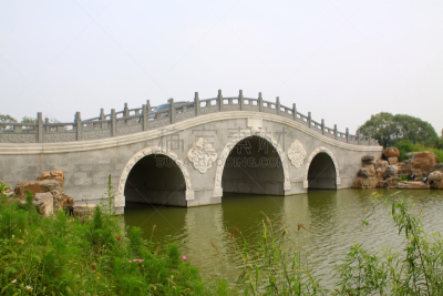 石材,桥,三个物体,洞,水,天空,公园,水平画幅,无人,户外