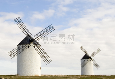 两个物体,现代风车,天空,风,水平画幅,能源,无人,古老的,户外,石材