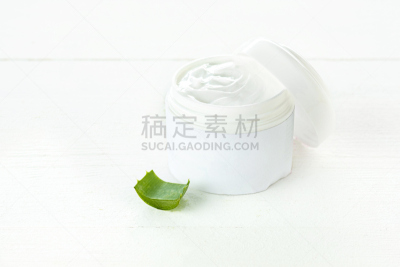 奶油,芦荟,塑料容器,白色背景,开着的,水,留白,整形手术,彩妆,休闲活动
