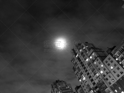 天空,夜晚,白色,建筑外部,月亮,黑色,城市生活,暗色,云景,照明设备