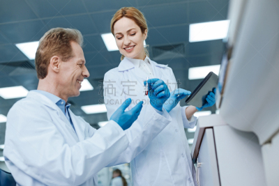 医药职业,低视角,愉快的,dna purification,生物传感器,基因突变,医学样本,拉布拉多犬,遗传研究
