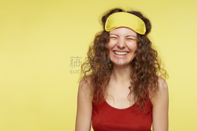 青年人,可爱的,黄色,女性,背景聚焦,注视镜头,白色,市场营销,噪声,出示
