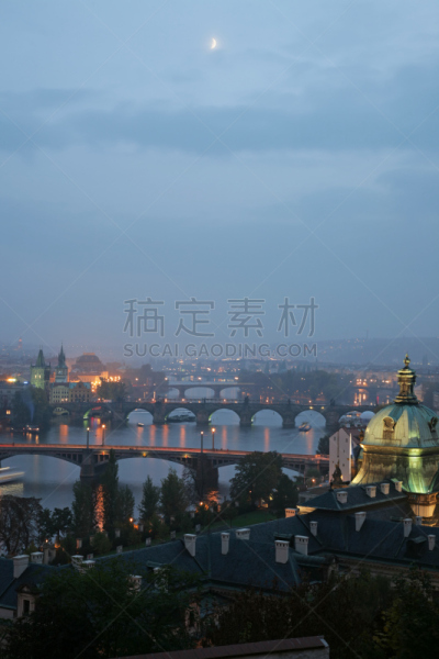 曙暮光,布拉格,大十字勋章广场