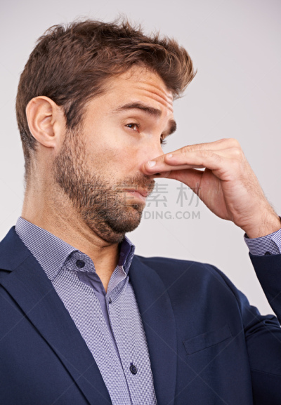 臭,鼻出血,捏着鼻子,人的鼻子,垂直画幅,留白,领导能力,套装,男商人,男性