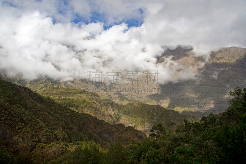 留尼汪（法属）,山,天空,镜头摇上,水平画幅,无人,火山地形,户外,云景,植物