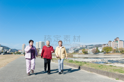 老年女人,友谊,天空,水平画幅,伴侣,人群,户外,草,日本人,兵库县