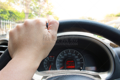 方向盘,手,汽车,司机,桨叉架船,计程表,正面视角,天空,仪表板,沥青