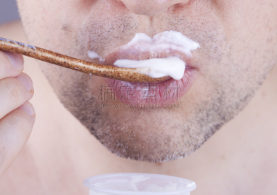 酸奶,男人,奶制品,络腮胡子,水平画幅,小胡子,下巴,饮料,白人,特写