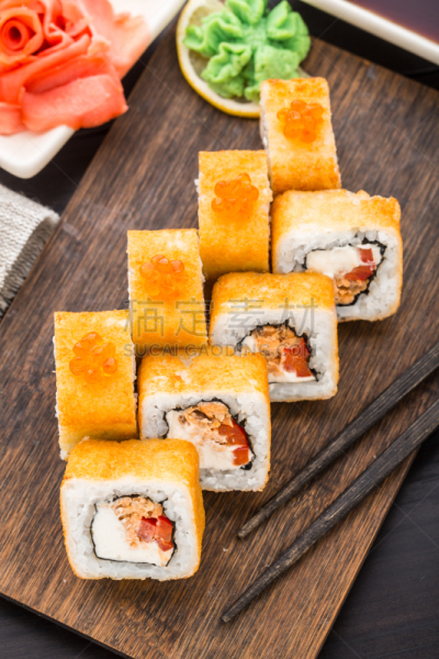 寿司,照烧三文鱼,照烧,海藻灰,奶油干酪,绿芥末酱,紫菜,垂直画幅,无人,膳食