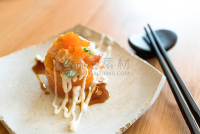 生鱼片,三文鱼,奶油,小鱼籽,飞鱼,鱼子酱寿司,鳟鱼,鱼子酱,鱼子,卷起