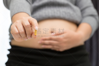女人,胃疼,药房,拿着,黄色,水平画幅,腹腔,泰国,痛苦,成年的