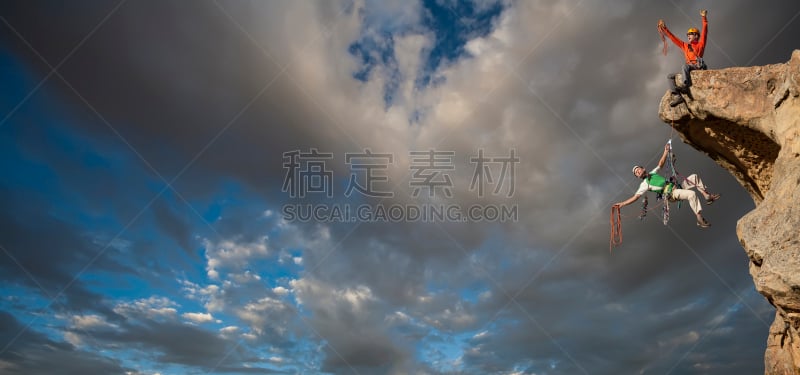 山,侏儒人,垂降,援助之手,粗心的,领导能力,灵感,水平画幅,风险,户外