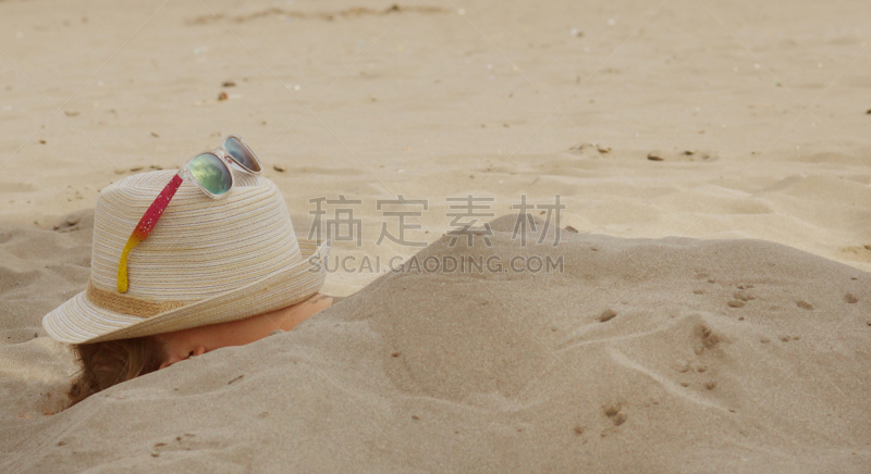 沙子,夏天,海滩,帽子,小丑眼镜,掩埋的,女孩,似人脸,一鸟在手胜过双鸟在林,水平画幅
