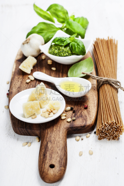 清新,香蒜酱,热那亚人,羊奶干酪,热纳亚,罗勒酱,餐具,垂直画幅,膳食,碾碎了的