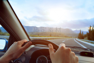 汽车,计程表,司机,正面视角,天空,车轮,水平画幅,陆用车,仪表板,户外