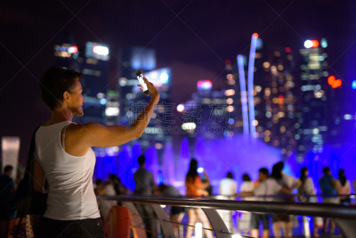 夜晚,新加坡市,自拍,手机,中老年女人,美,自画像,留白,水平画幅,新加坡