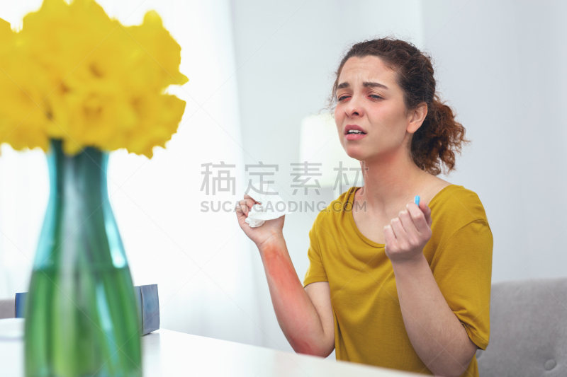 青年人,女人,半身像,水平画幅,呼吸系统,皮炎,扯开,成年的,花粉