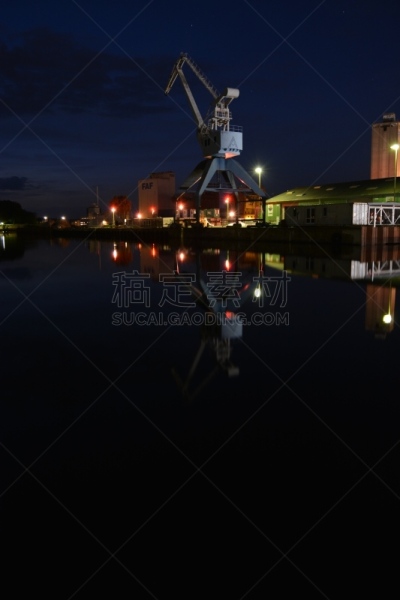 夜晚,海港,欧凯公司,欧登塞,易北河,建筑平台,货船,垂直画幅,水,工业船