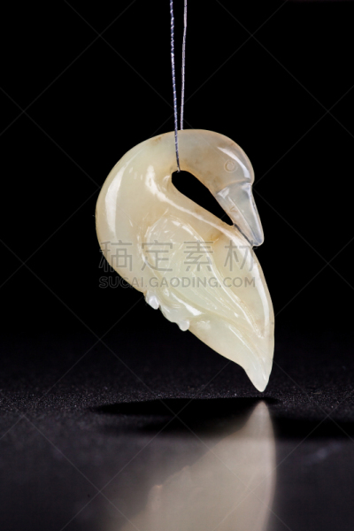 玉器,项坠,红宝石,垂直画幅,古董,艺术,无人,珠宝,黑色背景,雕塑