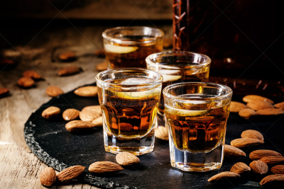 白兰地,玻璃杯,杏仁,小的,白兰地酒杯,褐色,水平画幅,琥珀,无人,古老的