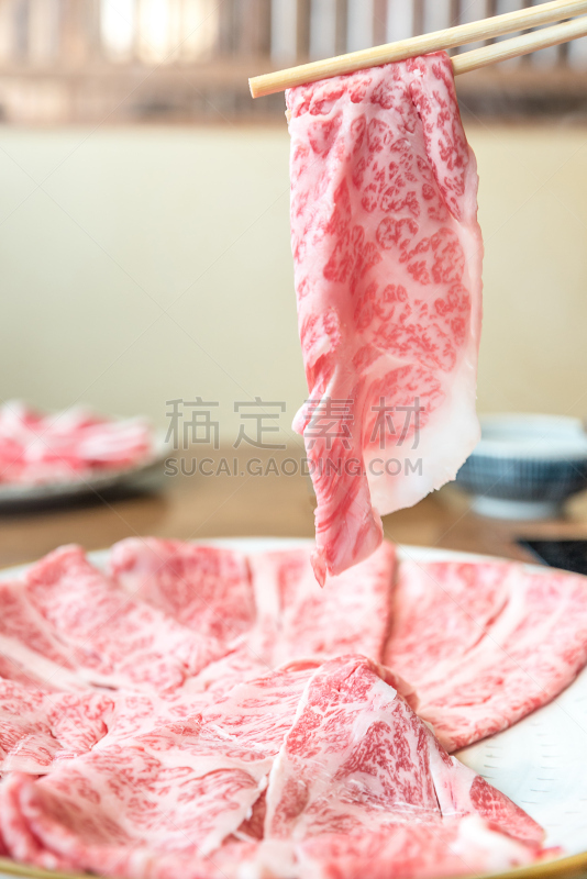 涮涮锅,炖品,牛肉,寿喜烧,日式火锅菜,餐具,垂直画幅,传统,生食,膳食