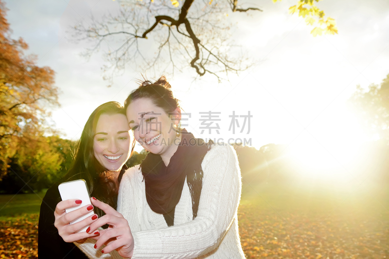 美,自画像,公园,水平画幅,美人,户外,兄弟姐妹,仅成年人,活力,青年人