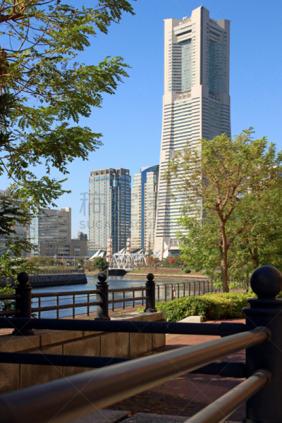帆船,日本,地标大楼,垂直画幅,天空,城镇景观,无人,户外,办公园区,白色