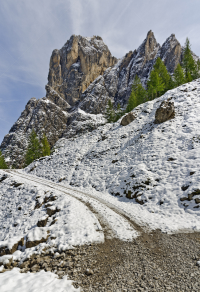徒步旅行,山,小路,垂直画幅,人的头部,雪,路,单车道,户外,山脉