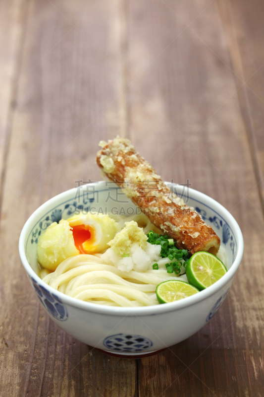 乌冬面,日本,香川县,垂直画幅,传统,膳食,夏天,鱼糕,凉拌乌冬面