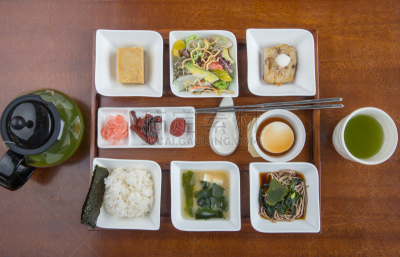 健康生活方式,早餐,日本,纳豆,味噌汤,鱼干,便当盒,味噌酱,煎蛋,盐渍食品