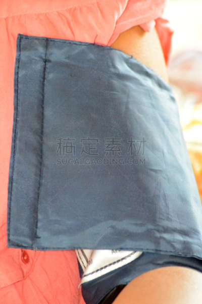 压脉器,浮水圈,老虎机,穿衣服,垂直画幅,四肢,马达加斯加,血压计,手指,急诊医学