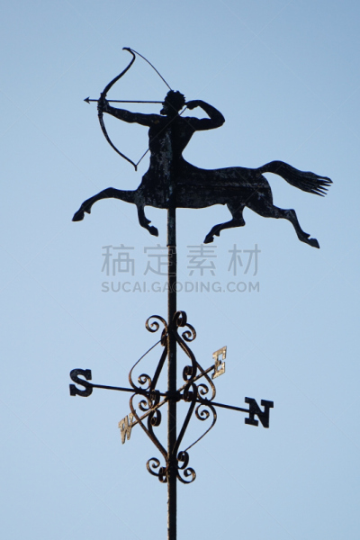 风标,半人马座,垂直画幅,天空,风,谷仓,户外,金属,方向,马