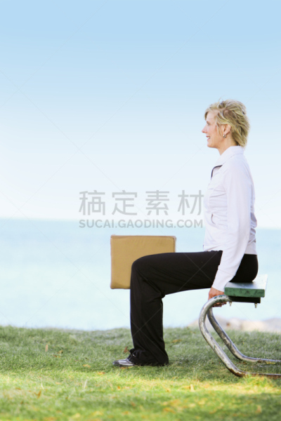 表现积极,垂直画幅,水,天空,健康,夏天,湖,仅成年人,举重训练