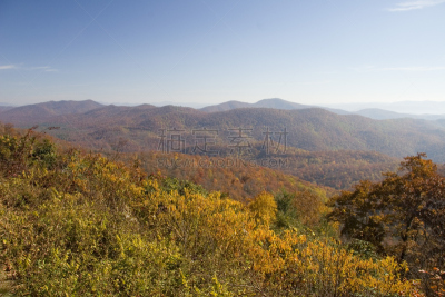蓝色山脊山脉,摄像机拍摄角度,阿巴拉契亚山间栈道,北卡罗来纳,水平画幅,秋天,无人,户外,针叶树